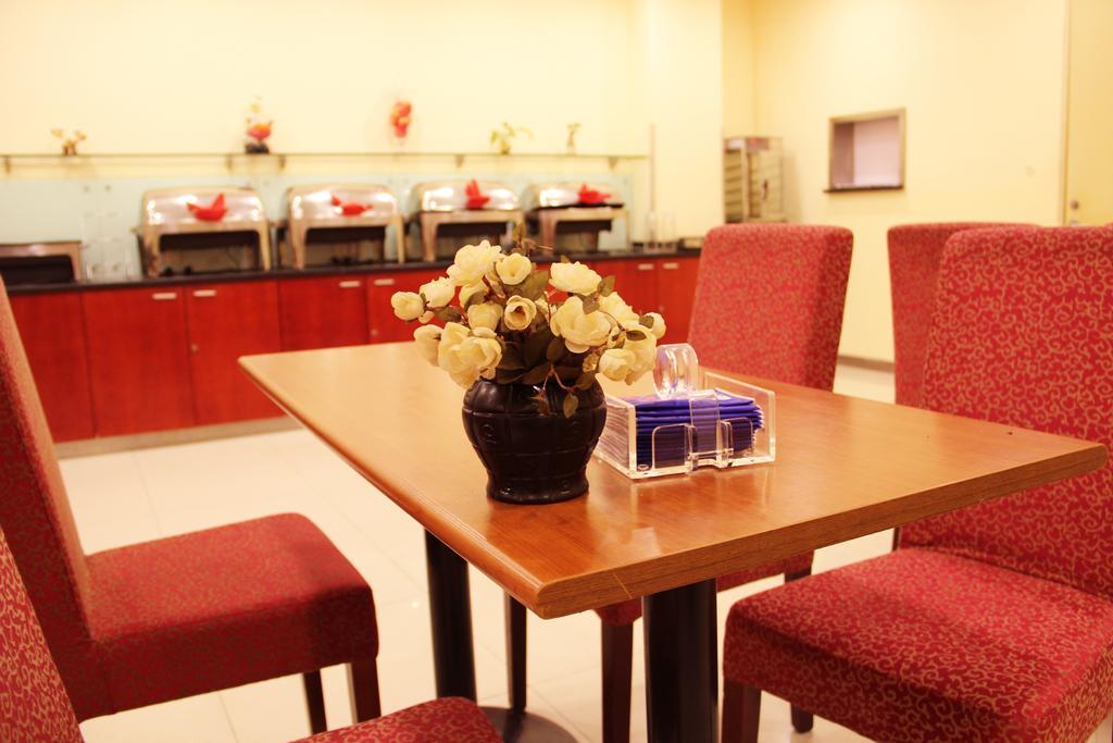 Hanting Express Kunming Yieryi Street Yunnan Normal University Branch Экстерьер фото